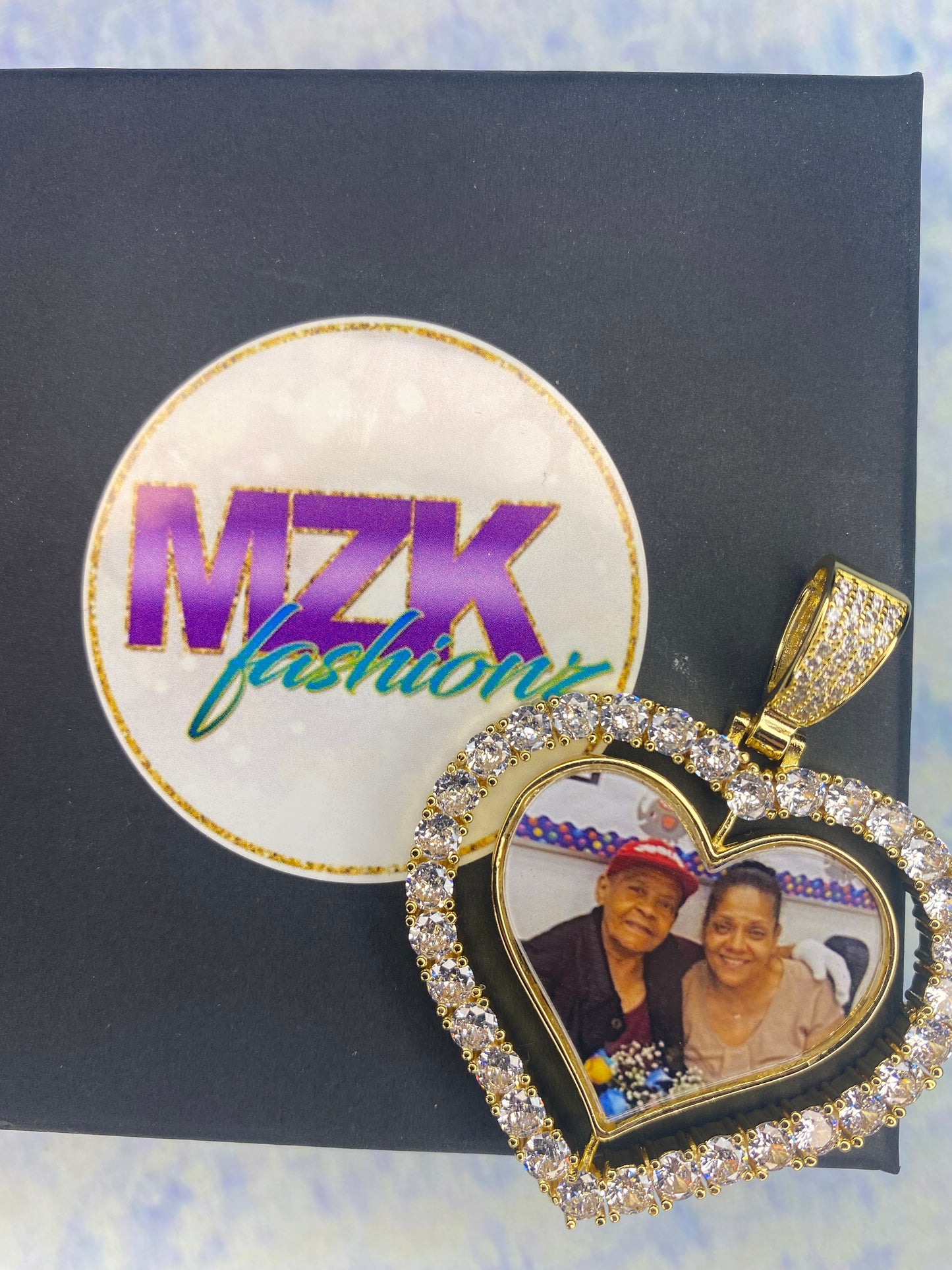 Make Your Memories Last Forever with a Personalized Heart-Shaped Photo Pendant - Rotating, Double-Sided Design | Order Now for a Meaningful Gift
